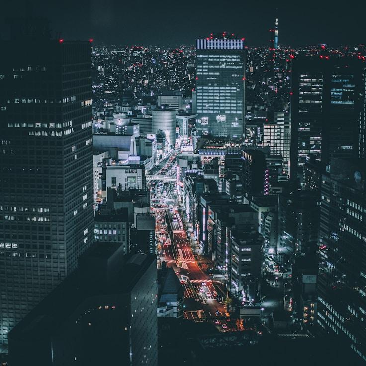 Parents evaluating schools in France